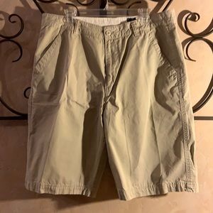 Men’s Free Press flat front shorts. NWOT